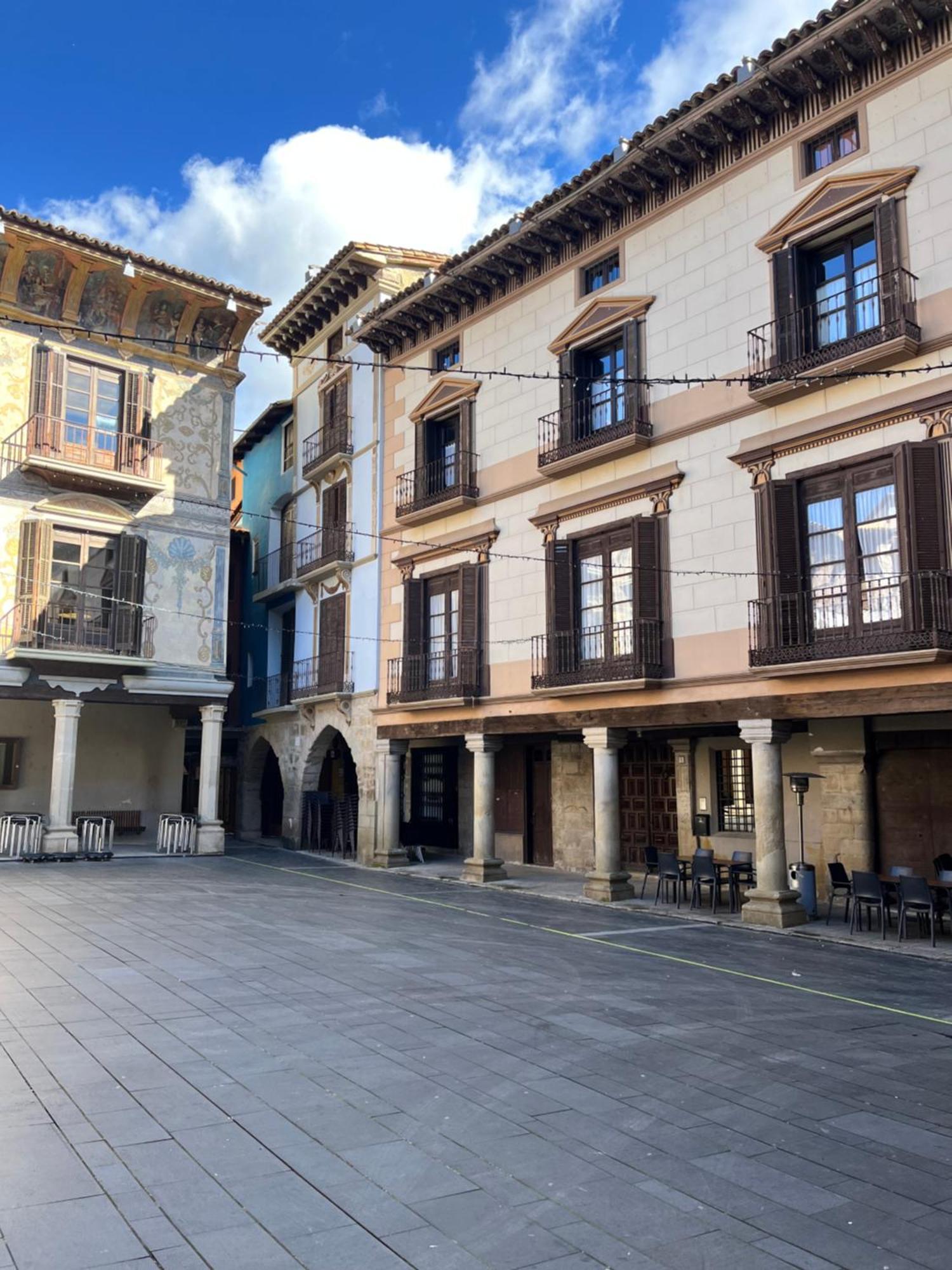 Apartamentos Angelus Plaza Mayor De เกราส์ ภายนอก รูปภาพ
