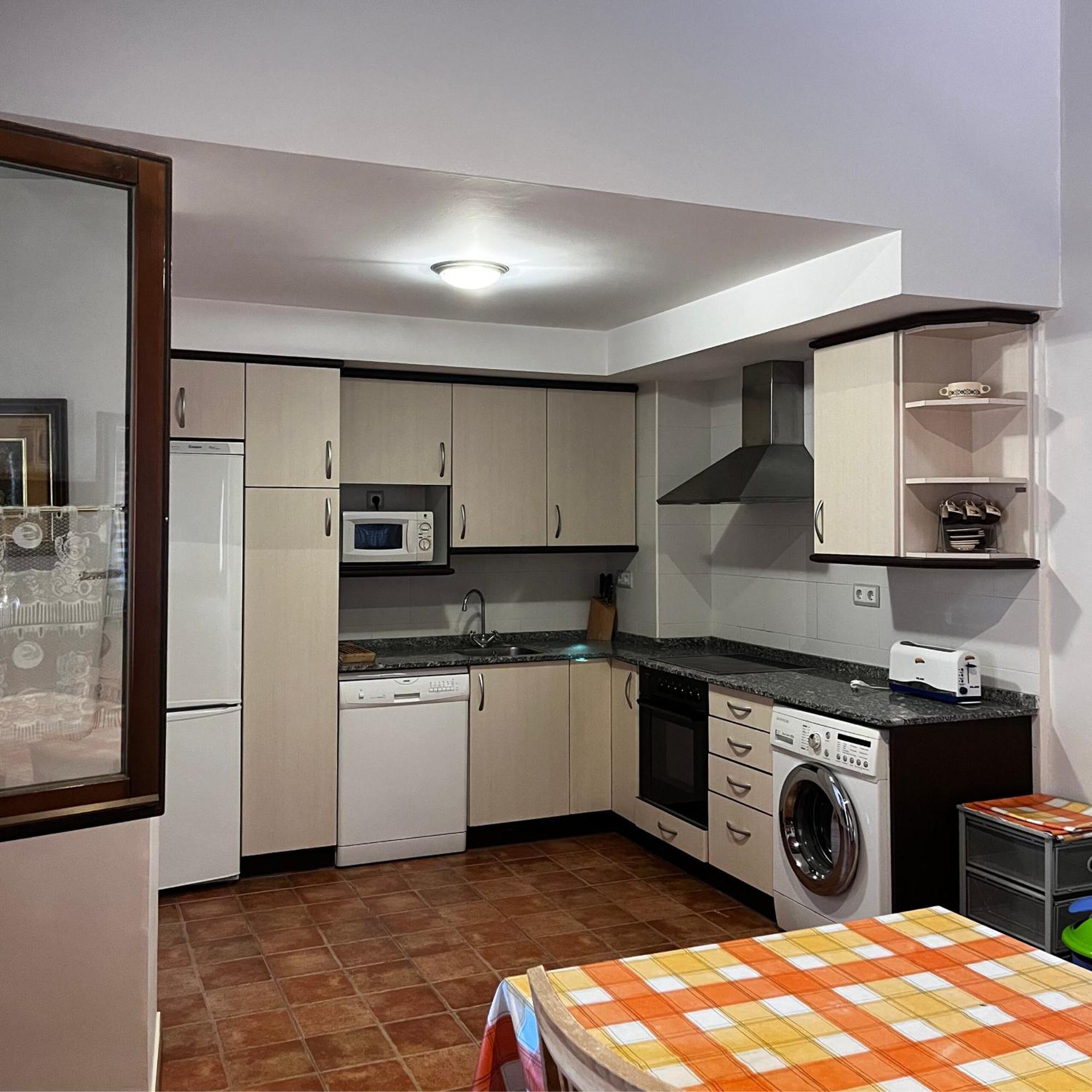Apartamentos Angelus Plaza Mayor De เกราส์ ภายนอก รูปภาพ